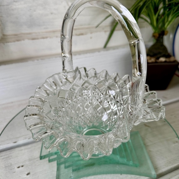 FENTON, ANTIQUE, CLEAR GLASS BASKET WITH FLUTED RIM. NO CHIPS OR CRACKS. - Picture 2 of 9